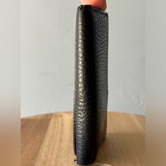 Versace Medusa Black Leather 6 Key Holder - Picture 5 of 16